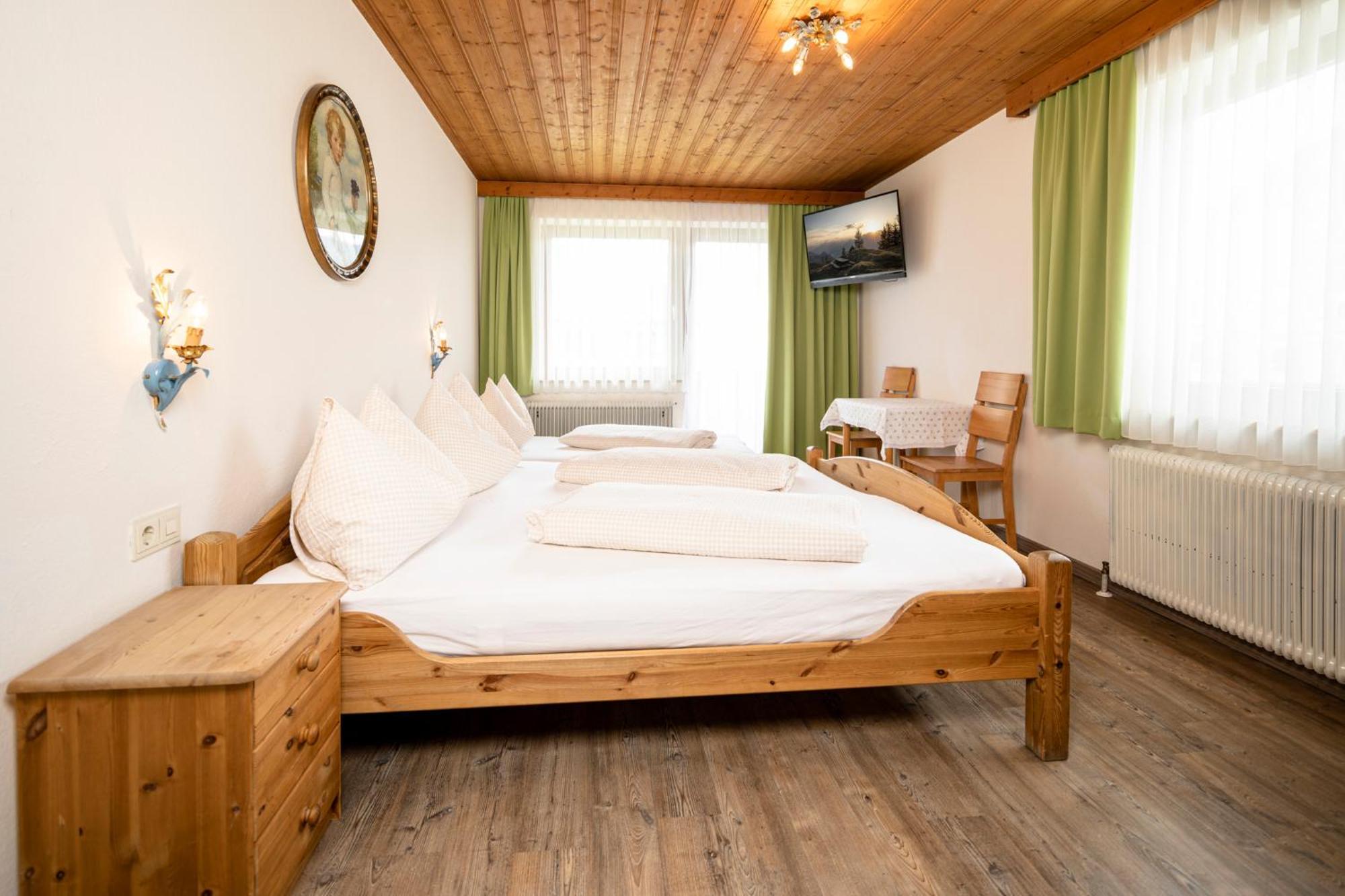 Gasthof Pension Knapp シュトラス・イム・ツィラータール 部屋 写真